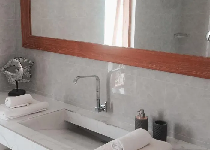 4 Bed Family With 360 Rooftop Views Villa